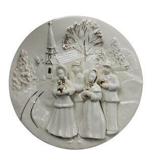 Mikasa Christmas Holiday 6.5" Elegance Porcelain Ivory/Gold 3D Plaque/Carolers